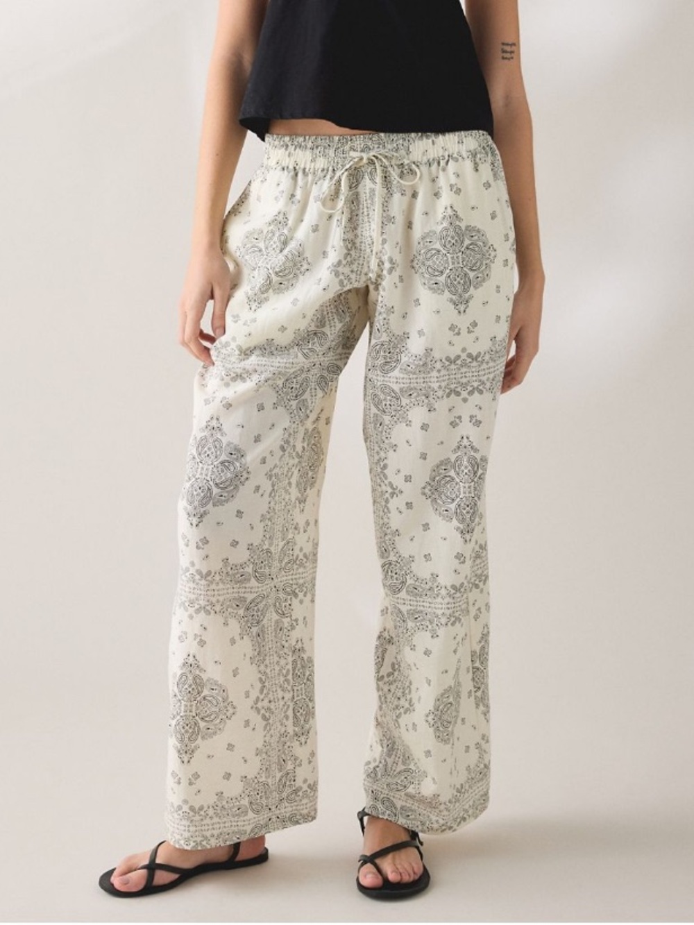 🟠NWT KIMCHI BLUE Maura Bandana Print Wide Leg Comfy Pants w/Pockets Black/Ivory